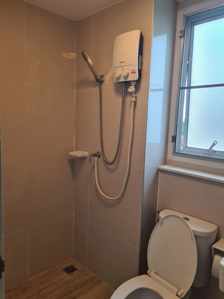 For rent: Rill Condo Rangsit, 1 bedroom, 1 bathroom, fully furnished and equipped, swimming pool view, reserve now!