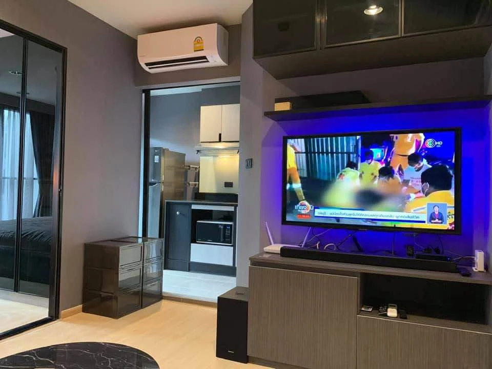 For rent: Rise Rama 9, fully furnished with built-in furniture throughout the room, fully decorated to the utmost. If you don't book, you'll really mi