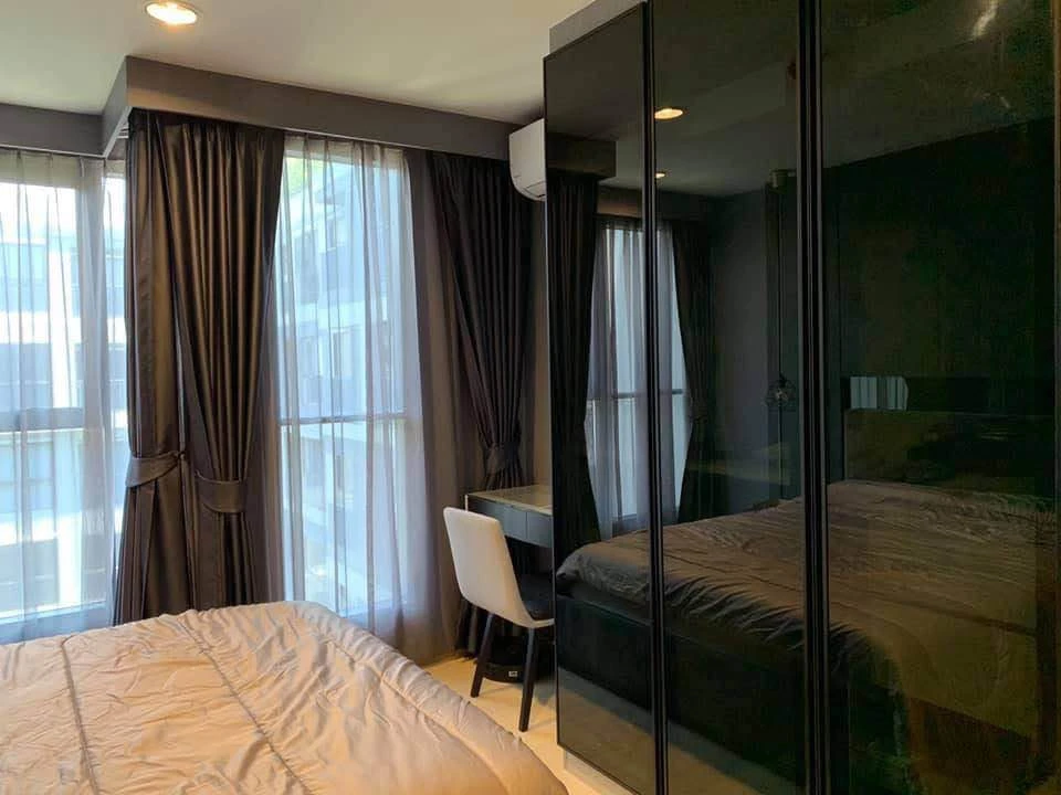 For rent: Rise Rama 9, fully furnished with built-in furniture throughout the room, fully decorated to the utmost. If you don't book, you'll really mi
