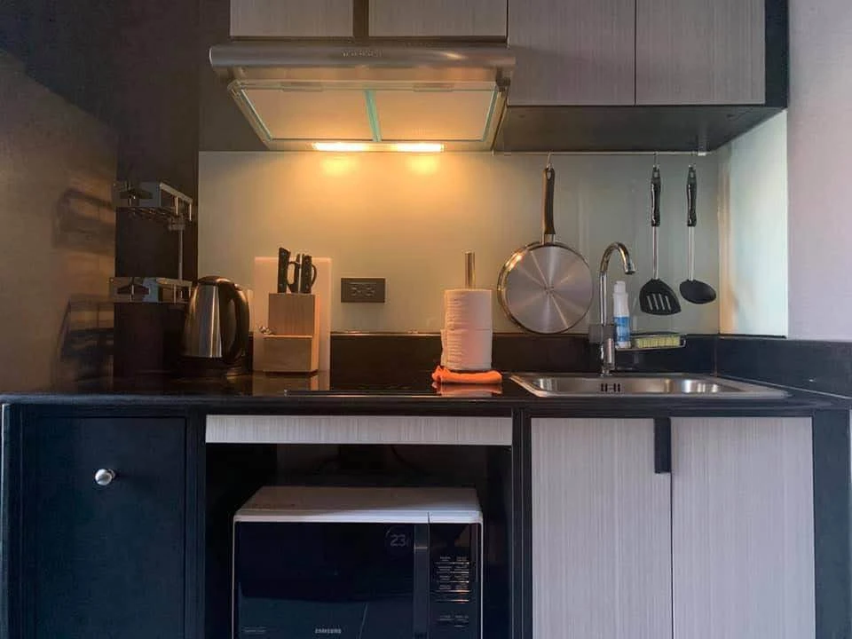 For rent: Rise Rama 9, fully furnished with built-in furniture throughout the room, fully decorated to the utmost. If you don't book, you'll really mi
