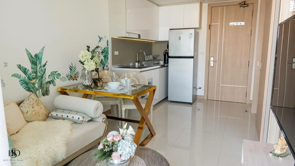 For rent: Riviera Jomtien Pattaya, clean and warm condo, 34th floor, very high, interested, reserve now.