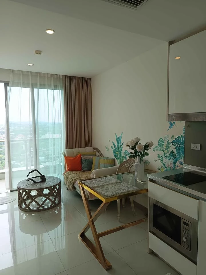 For rent: Riviera Jomtien Pattaya, clean and warm condo, 34th floor, very high, interested, reserve now.