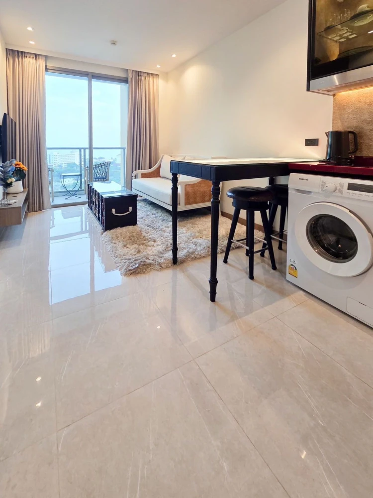 Riviera Ocean Drive, 11th floor, fully furnished, stunning ocean view. You won't be disappointed with your booking!