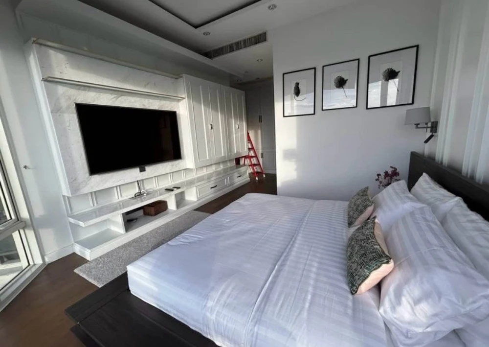 Rent condo Royce Private Residences