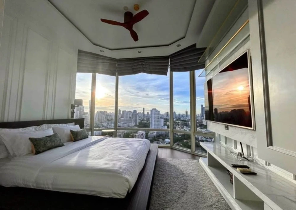 Royce Private Residences, 20th floor, fully furnished apartment for rent. Book now!