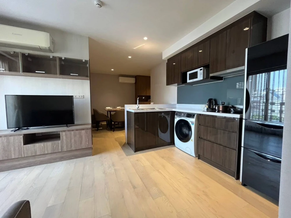 For rent: Runesu Thonglor 5, Japanese-style condo, fully furnished and equipped with appliances. Just bring your own luggage and move in!