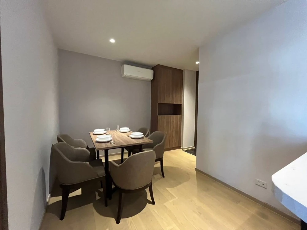 For rent: Runesu Thonglor 5, Japanese-style condo, fully furnished and equipped with appliances. Just bring your own luggage and move in!