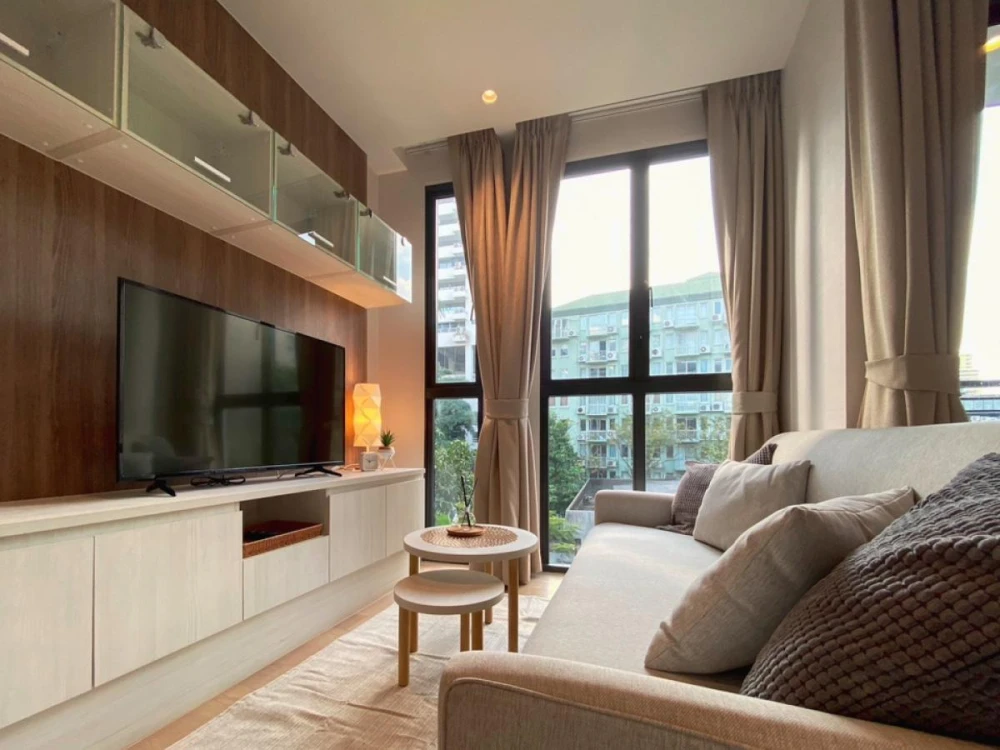 For rent: Runesu Thonglor, 5th floor, 4 fully furnished units. Beautiful and comfortable. Book now!