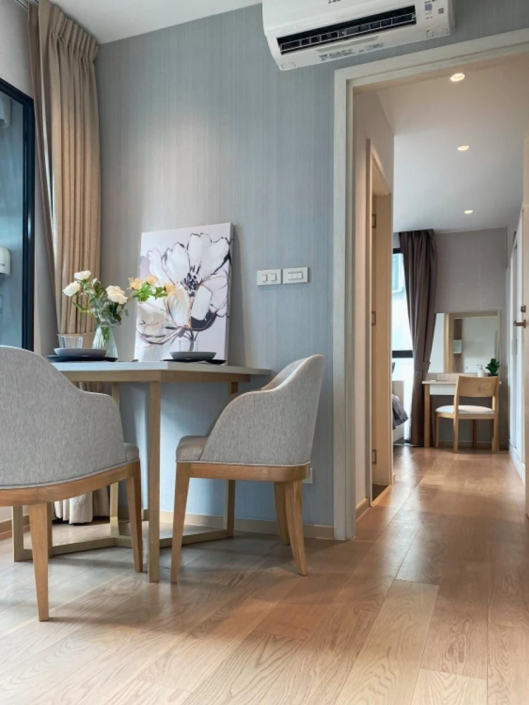 For rent: Runesu Thonglor, 5th floor, 4 fully furnished units. Beautiful and comfortable. Book now!