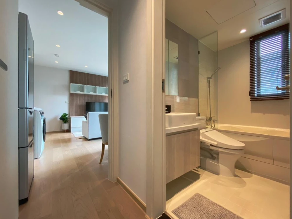 For rent: Runesu Thonglor, 5th floor, 4 fully furnished units. Beautiful and comfortable. Book now!
