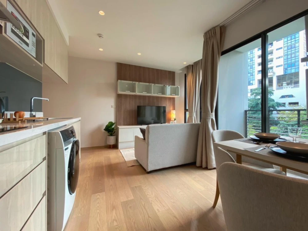 For rent: Runesu Thonglor, 5th floor, 4 fully furnished units. Beautiful and comfortable. Book now!