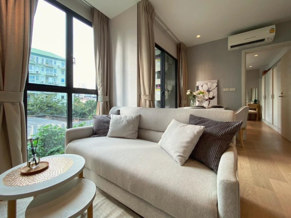 For rent: Runesu Thonglor, 5th floor, 4 fully furnished units. Beautiful and comfortable. Book now!