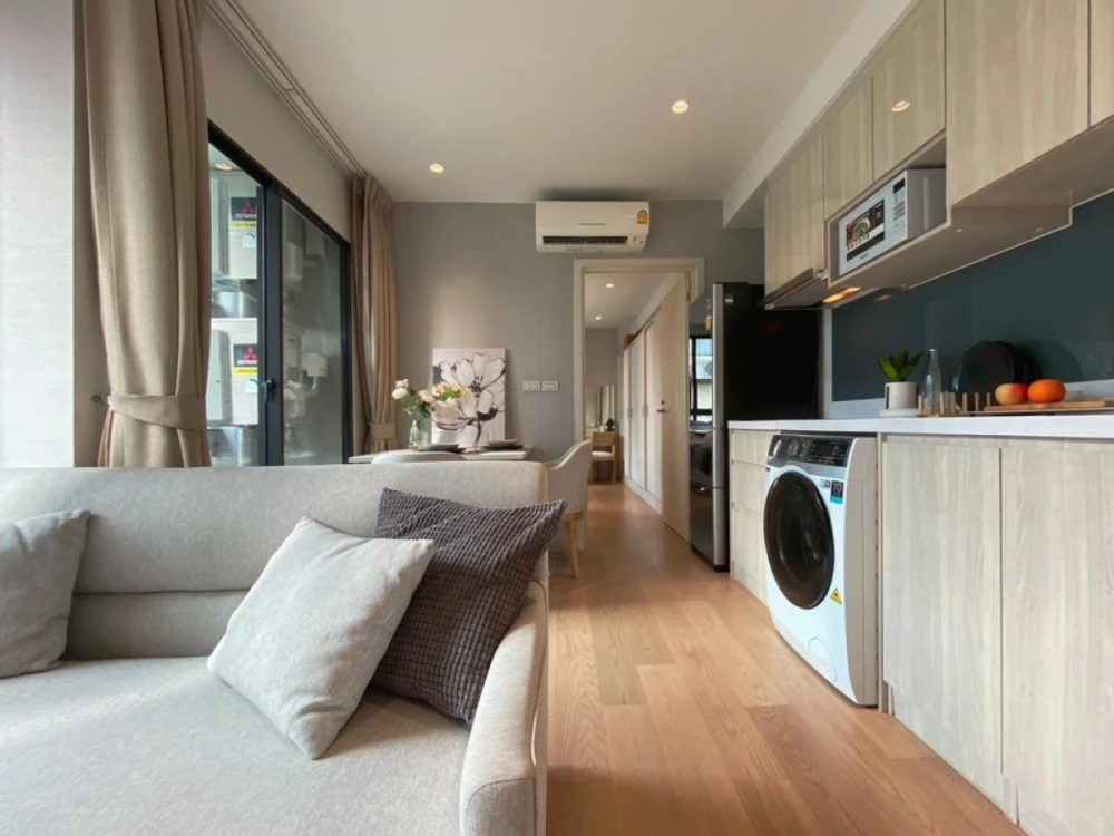 For rent: Runesu Thonglor, 5th floor, 4 fully furnished units. Beautiful and comfortable. Book now!