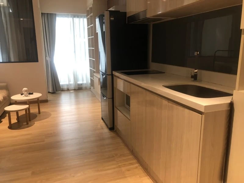 For rent: Runesu Thonglor 5, pool view, fully furnished, ready to move in. Interested? Reserve now!