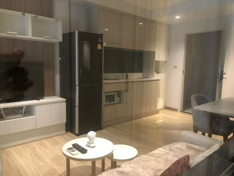 For rent: Runesu Thonglor 5, pool view, fully furnished, ready to move in. Interested? Reserve now!