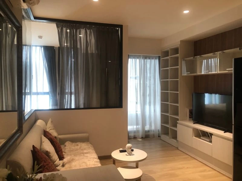 For rent: Runesu Thonglor 5, pool view, fully furnished, ready to move in. Interested? Reserve now!