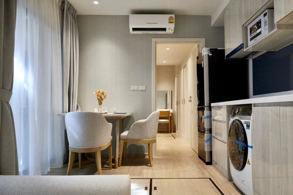 For rent: Runesu Thonglor 5, 1 bedroom, 1 bathroom unit. Lots of trees, shady and comfortable atmosphere. Don't miss out!