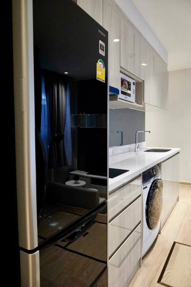 For rent: Runesu Thonglor 5, 1 bedroom, 1 bathroom unit. Lots of trees, shady and comfortable atmosphere. Don't miss out!