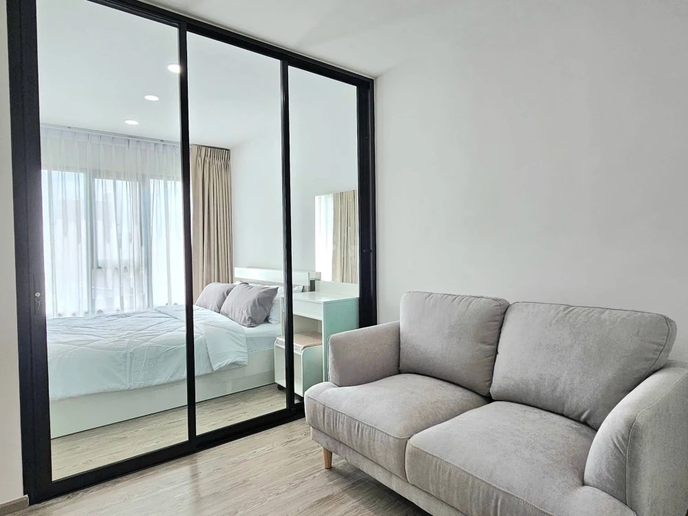 Rye Condo, Sukhumvit 101/1 for rent. The room is partitioned into separate, well-defined zones. Excellent value! Don't miss out!