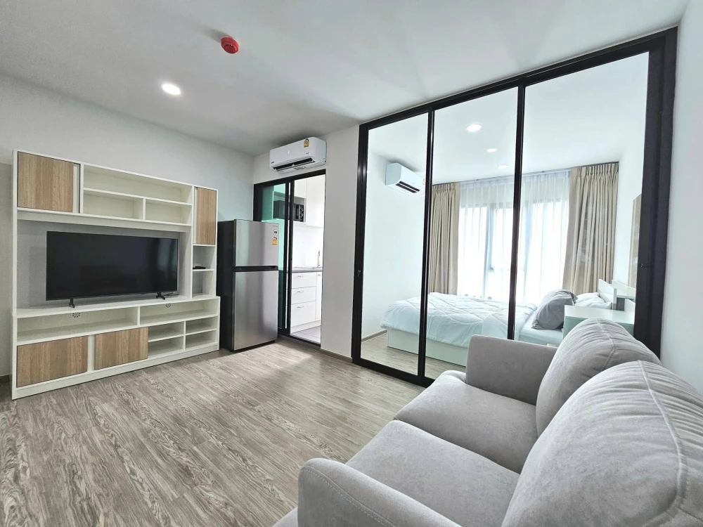 Rye Condo, Sukhumvit 101/1 for rent. The room is partitioned into separate, well-defined zones. Excellent value! Don't miss out!