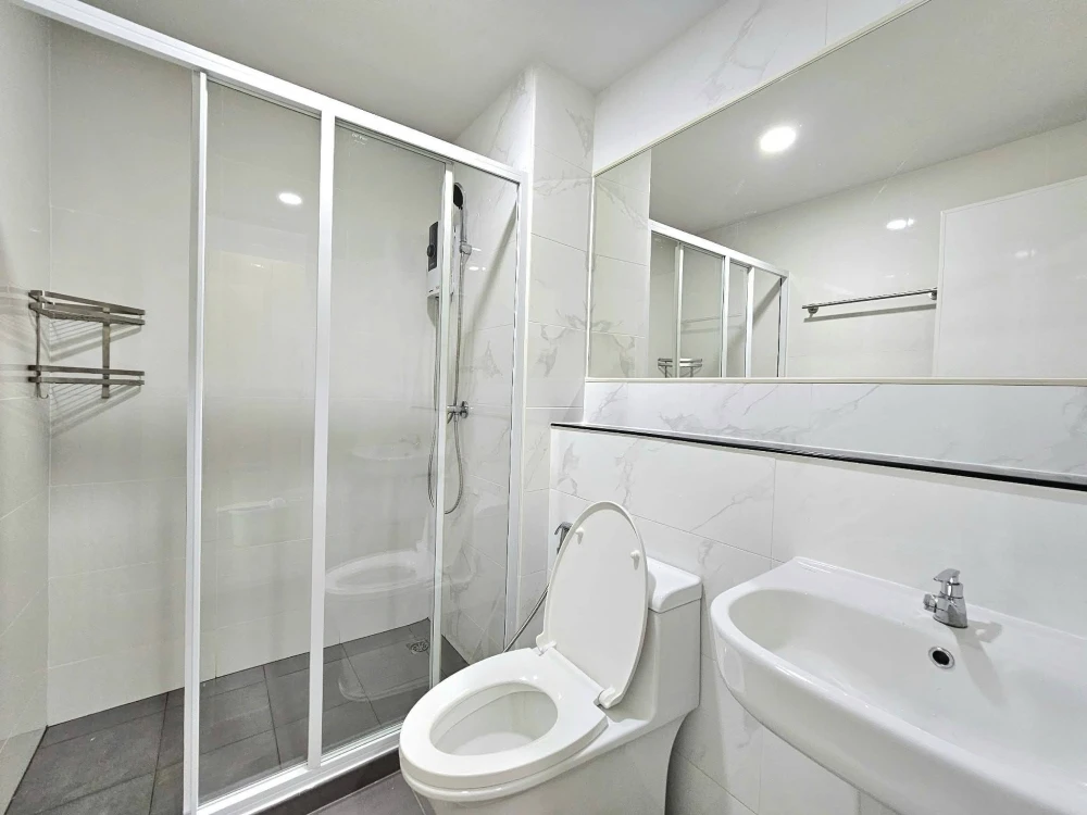 Rye Condo, Sukhumvit 101/1 for rent. The room is partitioned into separate, well-defined zones. Excellent value! Don't miss out!