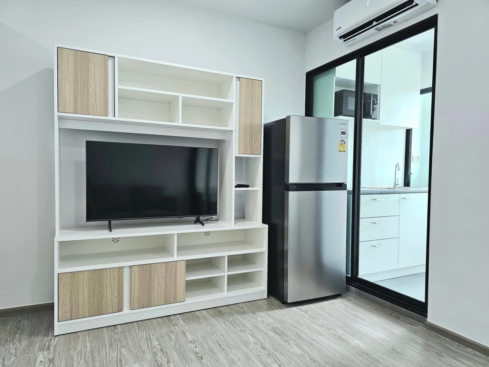 Rye Condo, Sukhumvit 101/1 for rent. The room is partitioned into separate, well-defined zones. Excellent value! Don't miss out!