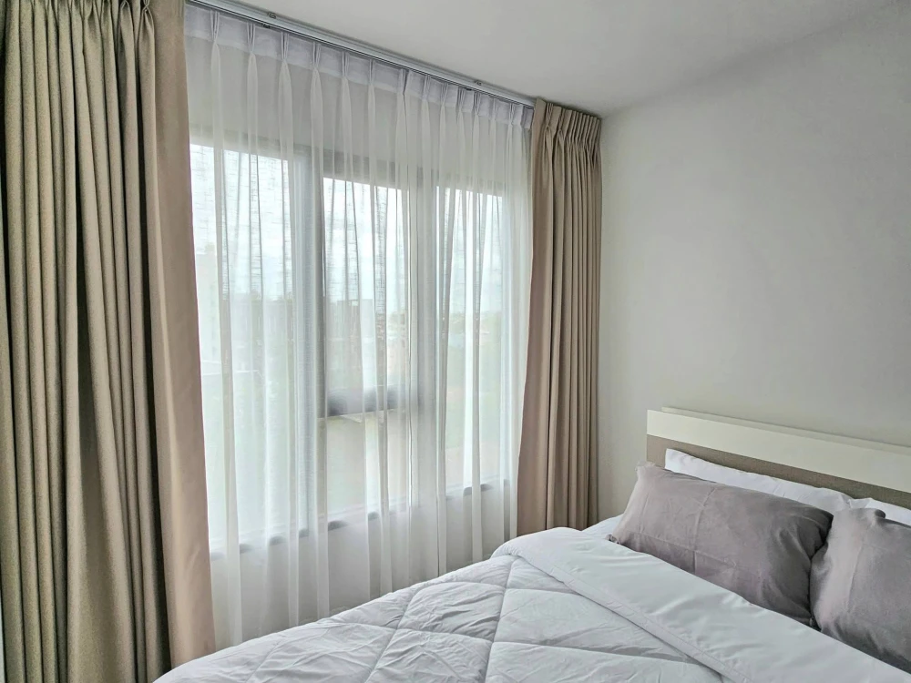 Rye Condo, Sukhumvit 101/1 for rent. The room is partitioned into separate, well-defined zones. Excellent value! Don't miss out!