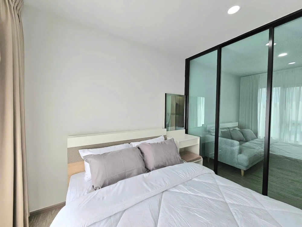 Rye Condo, Sukhumvit 101/1 for rent. The room is partitioned into separate, well-defined zones. Excellent value! Don't miss out!