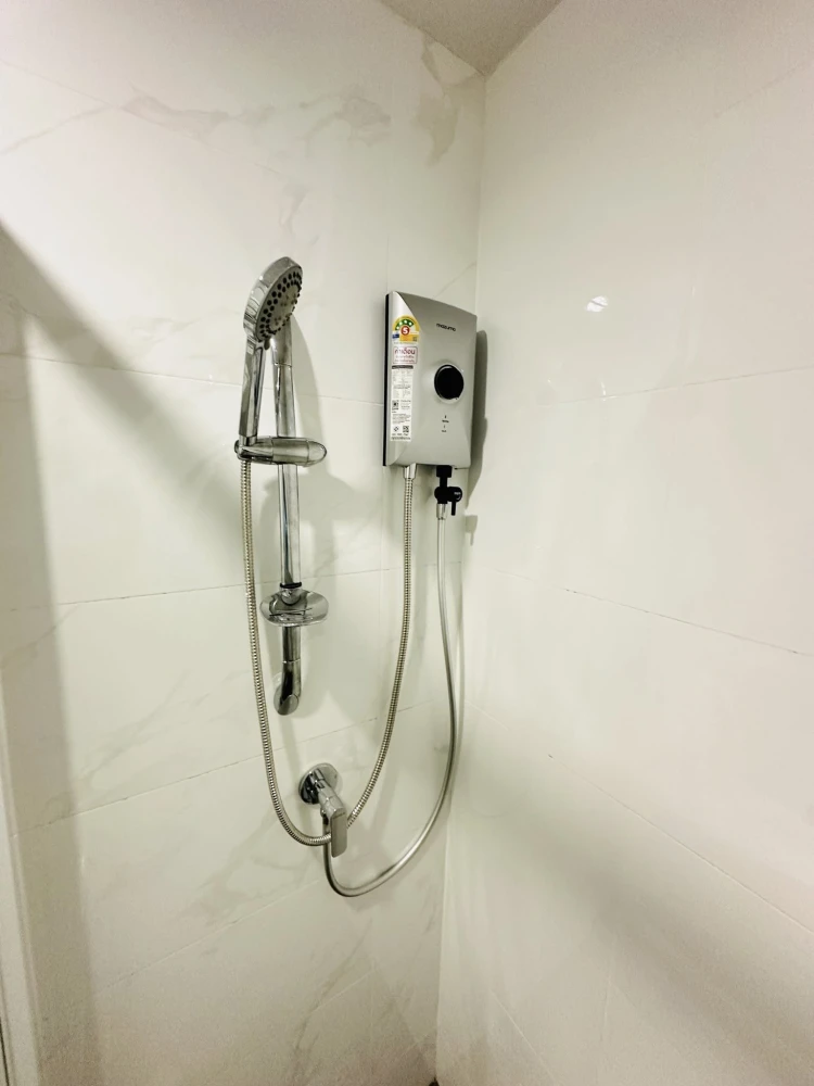For rent: Rye Sukhumvit 101/1, a nice room, comes with complete furniture and amenities. Book now.