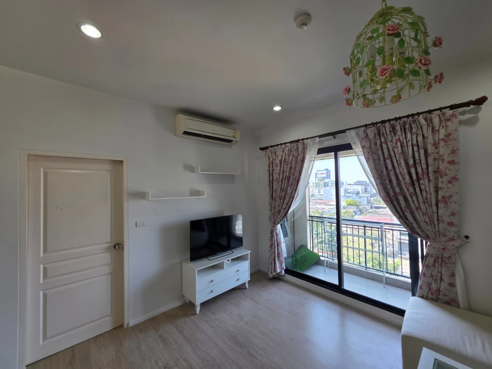 For rent: S1 Rama 9, 6th floor. A lovely, fully furnished unit. Book now!