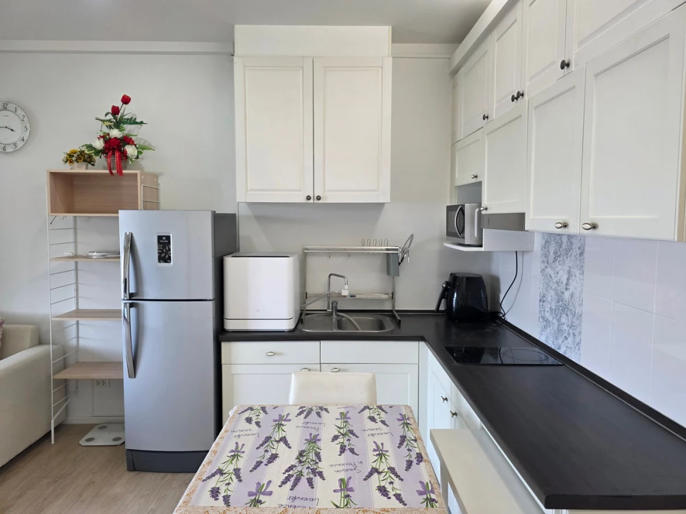 For rent: S1 Rama 9, 6th floor. A lovely, fully furnished unit. Book now!