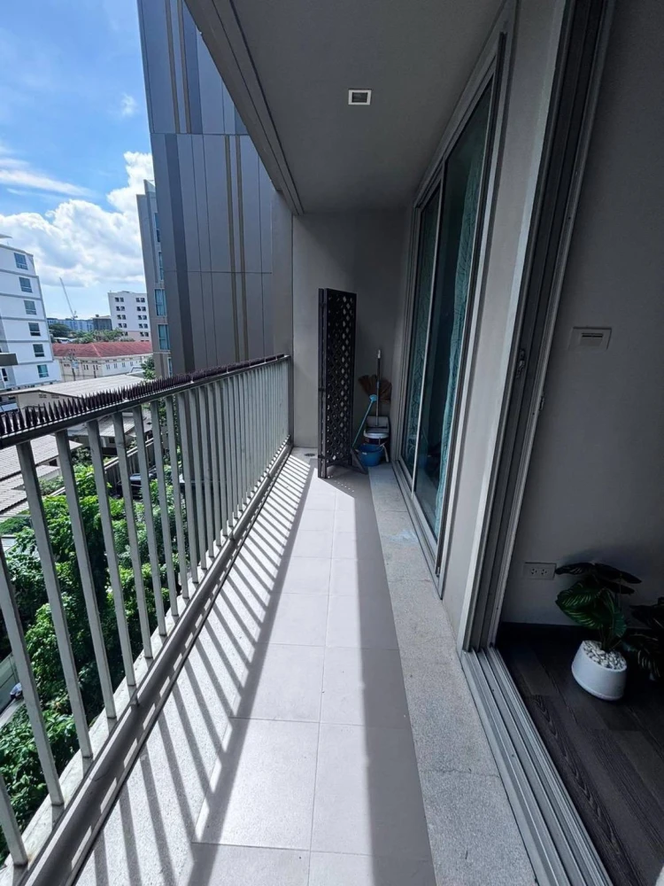 For rent: Sari by Sansiri, fully furnished and equipped with appliances, spacious area, hurry and reserve now!