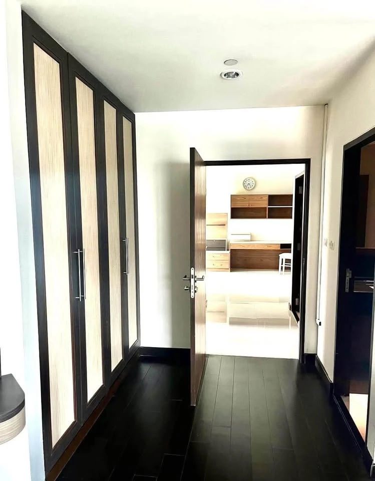 Sathorn Garden for rent, spacious room, lots of usable space, good location, complete facilities, don't miss it.
