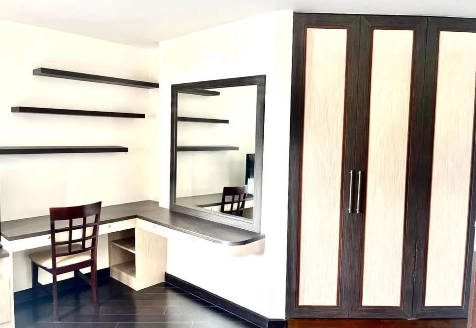 Sathorn Garden for rent, spacious room, lots of usable space, good location, complete facilities, don't miss it.