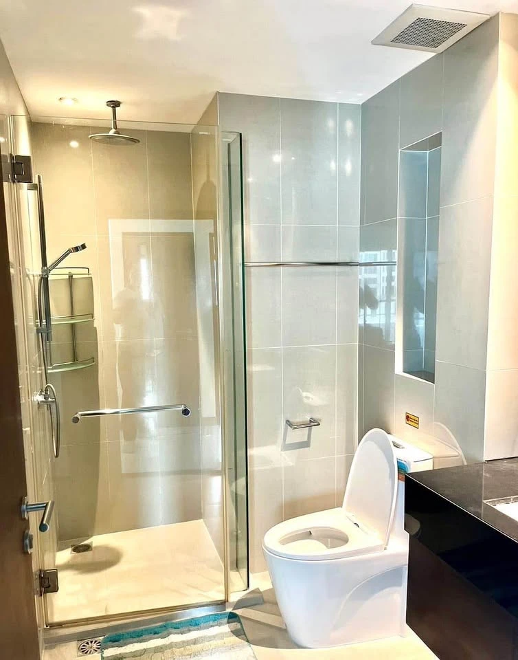 Sathorn Garden for rent, spacious room, lots of usable space, good location, complete facilities, don't miss it.