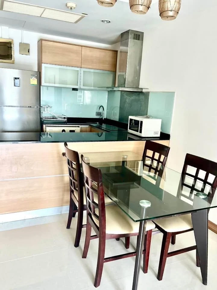 Sathorn Garden for rent, spacious room, lots of usable space, good location, complete facilities, don't miss it.