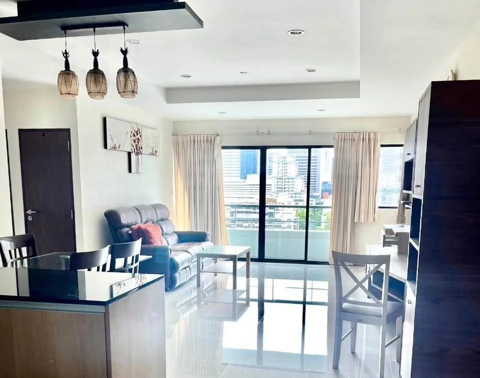 Sathorn Garden for rent, spacious room, lots of usable space, good location, complete facilities, don't miss it.