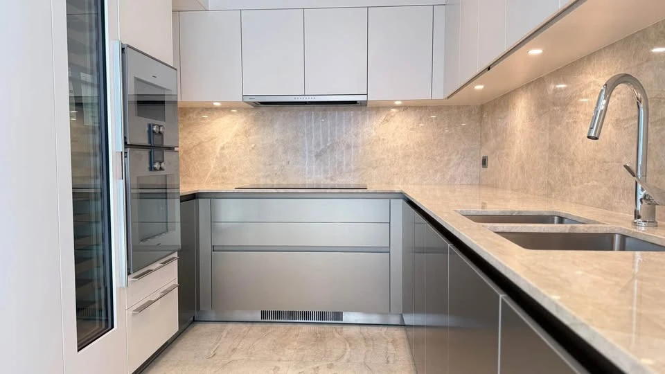 For rent: Scope Langsuan, 2 bedrooms, 3 bathrooms. Beautifully decorated and comfortable. Don't just look, book now!