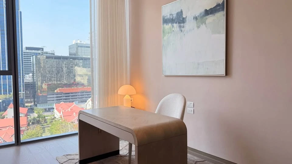 For rent: Scope Langsuan, 2 bedrooms, 3 bathrooms. Beautifully decorated and comfortable. Don't just look, book now!