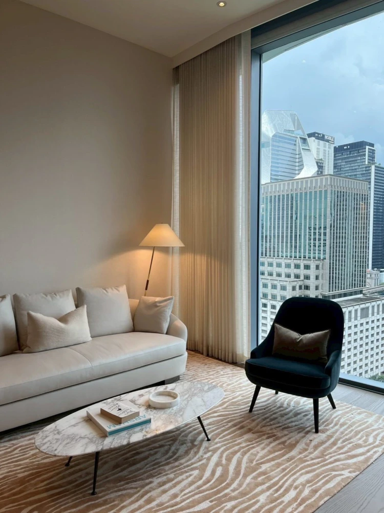 SCOPE Langsuan for rent, floor to ceiling height 3.5 meters, decorated with designer furniture, interested in booking now.
