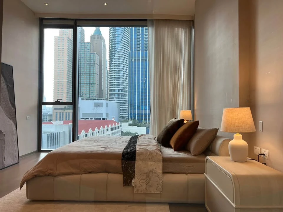 Spacious and fully furnished condo for rent at Scope Langsuan. Pets allowed. First come, first served.