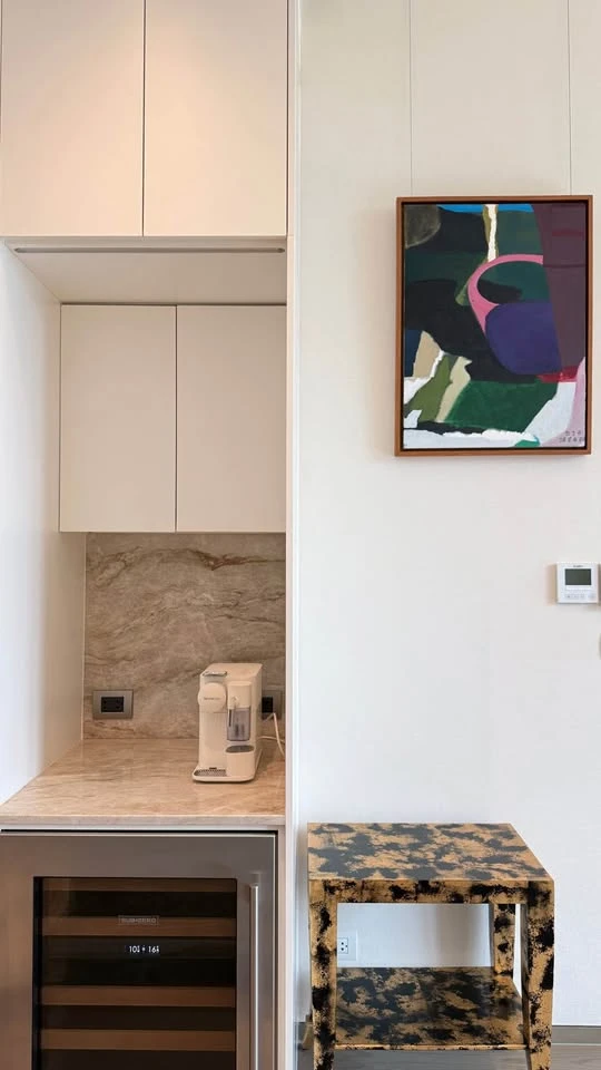 For rent: SCOPE LANGSUAN, 1 bedroom, 1.5 bathroom, beautifully decorated and fully furnished by Thomas Juul-Hansen.
