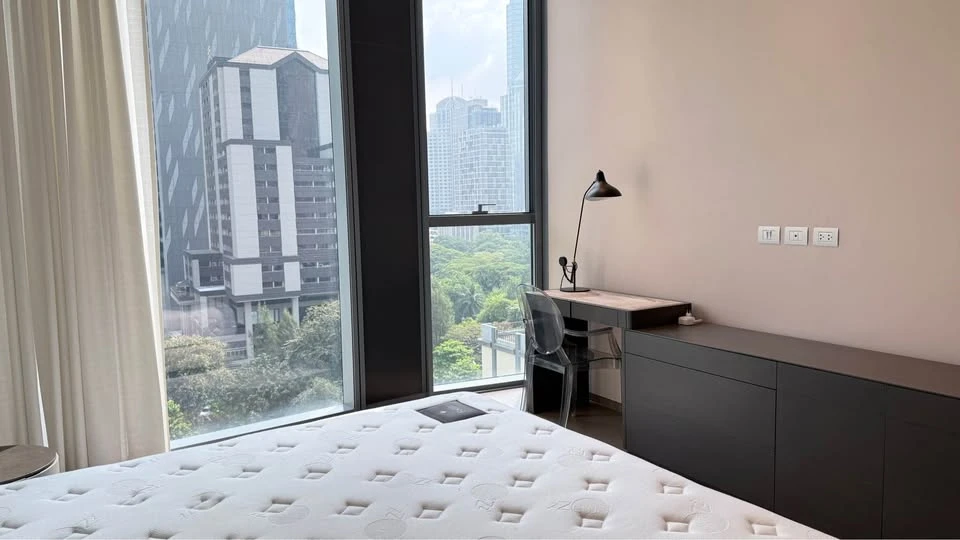 For rent: SCOPE LANGSUAN, 1 bedroom, 1.5 bathroom, beautifully decorated and fully furnished by Thomas Juul-Hansen.
