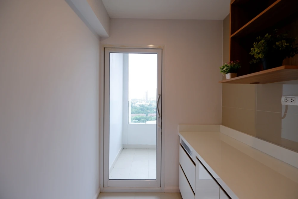 Seahill Condo for rent, spacious room, lots of usable space, good location, convenient transportation, fully furnished, reserve now!