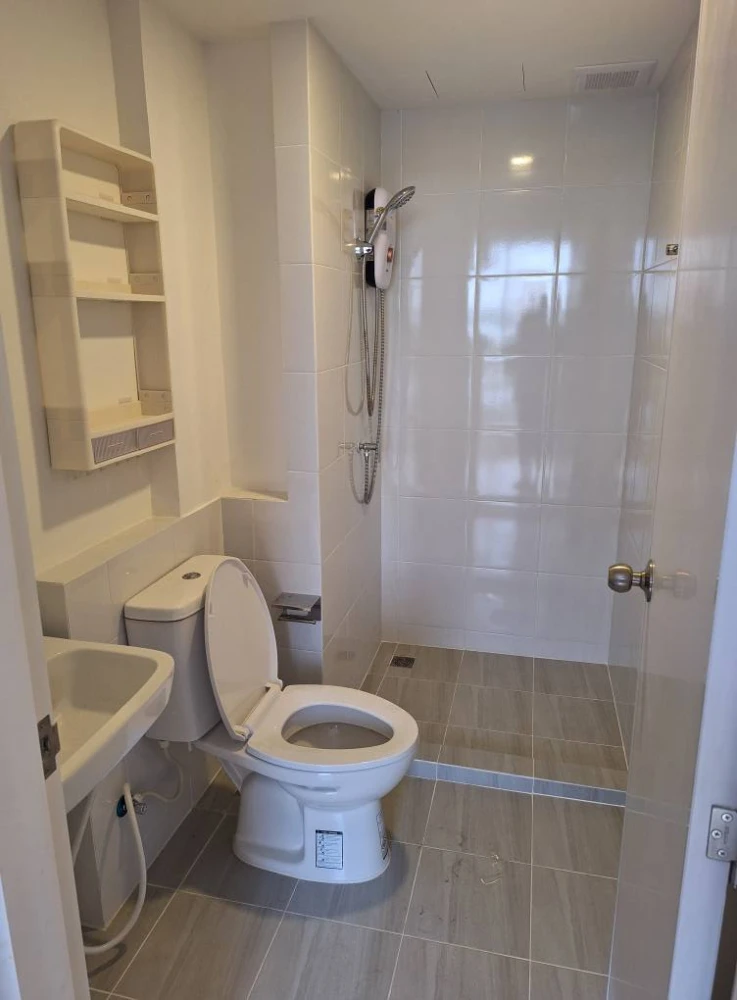 For rent: Sena Kith Bangna - KM.29, 1 bedroom, 1 bathroom, decorated in a controlled tone. Don't miss out on this great deal.
