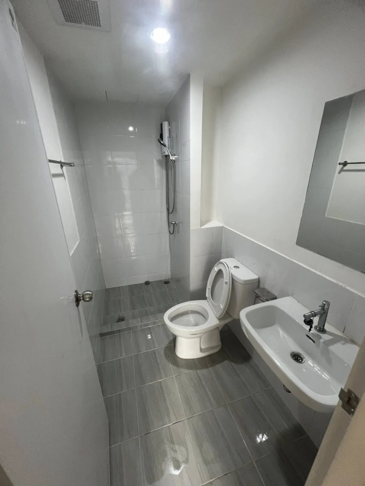 For rent: Sena Kith Chalong Krung-Ladkrabang, a lovely room on the 6th floor, fully furnished, just bring your bags and move in!