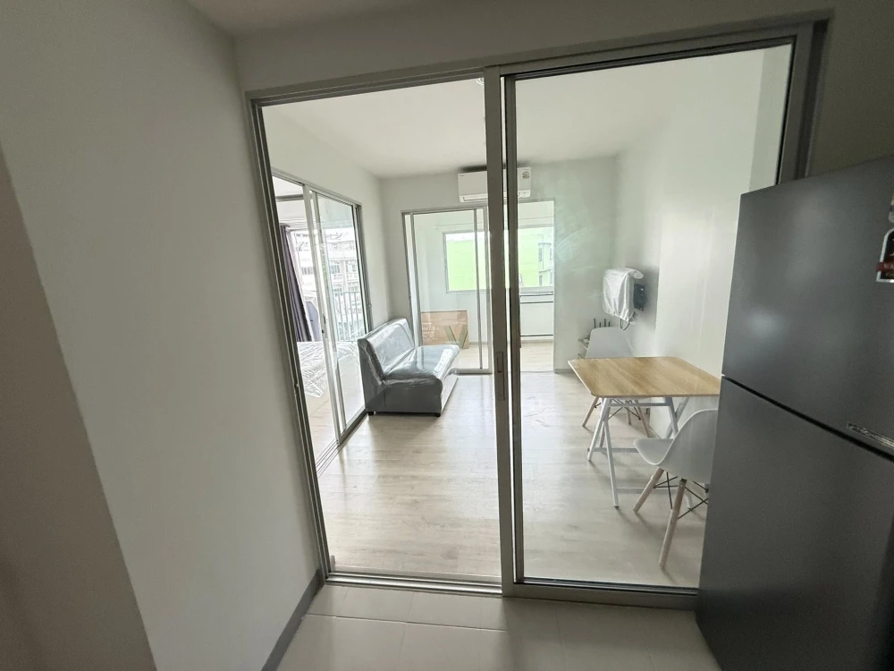 For rent: SENA Kith MRT–Bangkae Phase 2. Rooms are partitioned into separate, clearly defined zones. Great price! Book now!