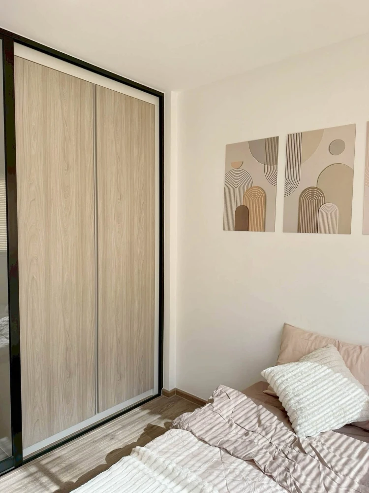 For rent: Sena Kith Samrong Interchange, beautifully decorated minimalist unit with high-quality built-in furniture. Book now!