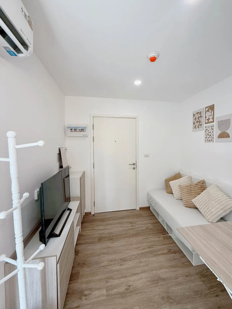For rent: Sena Kith Samrong Interchange, beautifully decorated minimalist unit with high-quality built-in furniture. Book now!