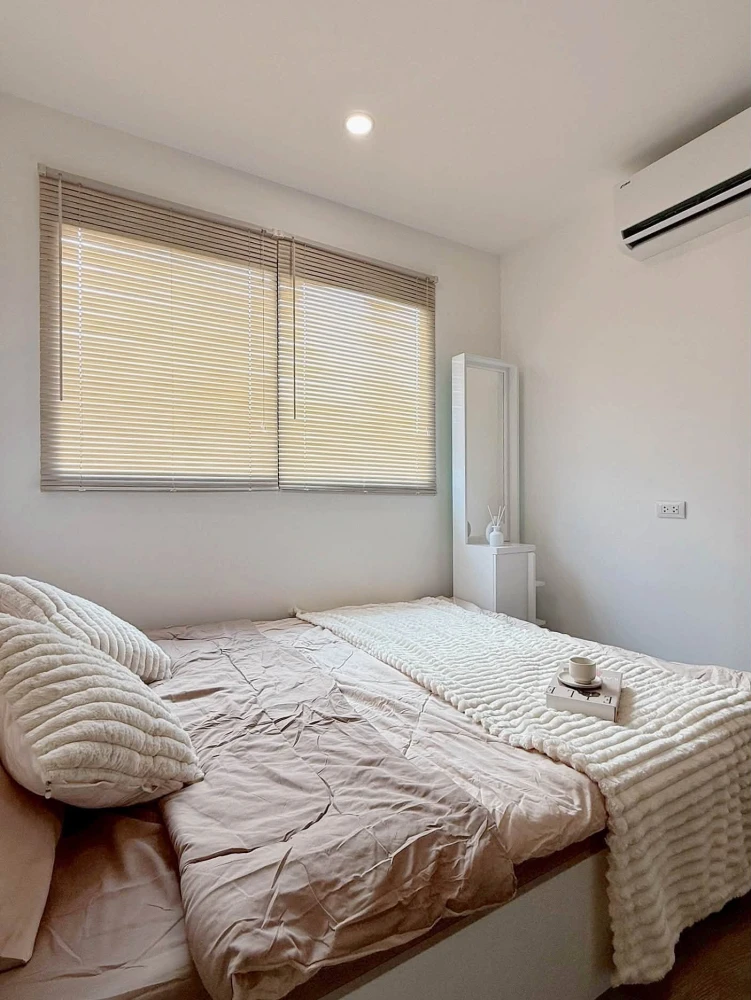 For rent: Sena Kith Samrong Interchange, beautifully decorated minimalist unit with high-quality built-in furniture. Book now!
